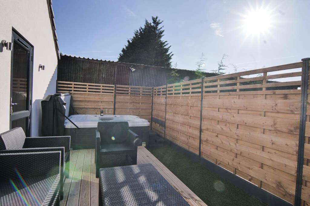 Hoxne Cottages - Rose Cottage With Private Hot Tub ヨーク エクステリア 写真